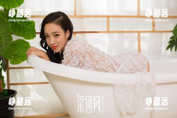 GIRLT果团网 - 精选！莫雅淇的豹纹套图，仿佛在显示她和野生动物的关系——她才是顶尖捕捉者！