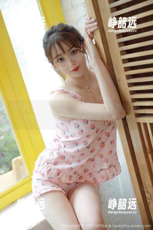 MFStar模范学院 - 韩好甜的泳池派对：无圣光，来获取绝妙的套图体验！
