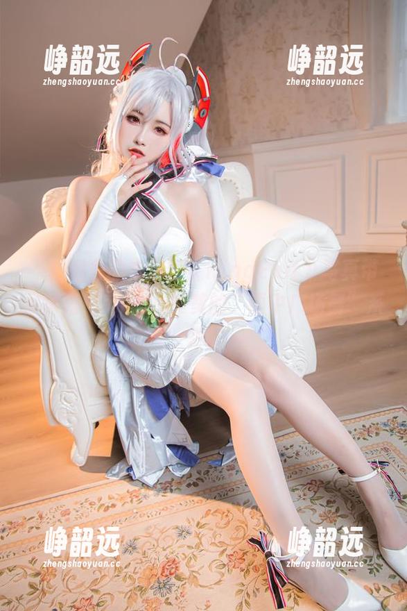 不怕湿身的本领！《KingExit》写真带你领略Momoko葵葵的“雨中广场舞”系列。