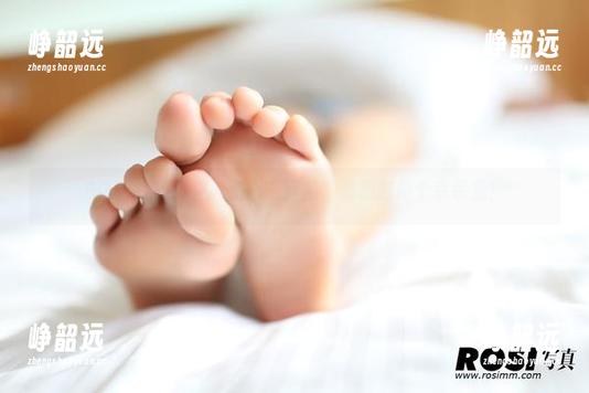 ROSI私拍：在“甜心”面前，我愿意做个乖乖兔！
