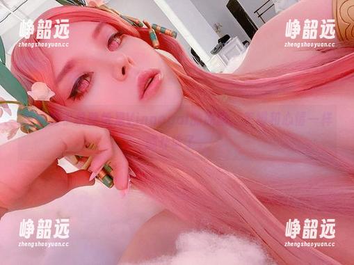 当你的手机壁纸是Vinnegal的原图，美脚和心情一样都升华了。