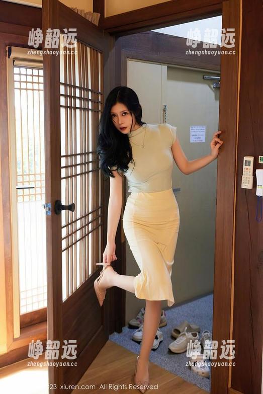 Xiuren秀人网 - 在妲己_toxic的高清泳池写真中，看她如何与水浪打情骂俏！
