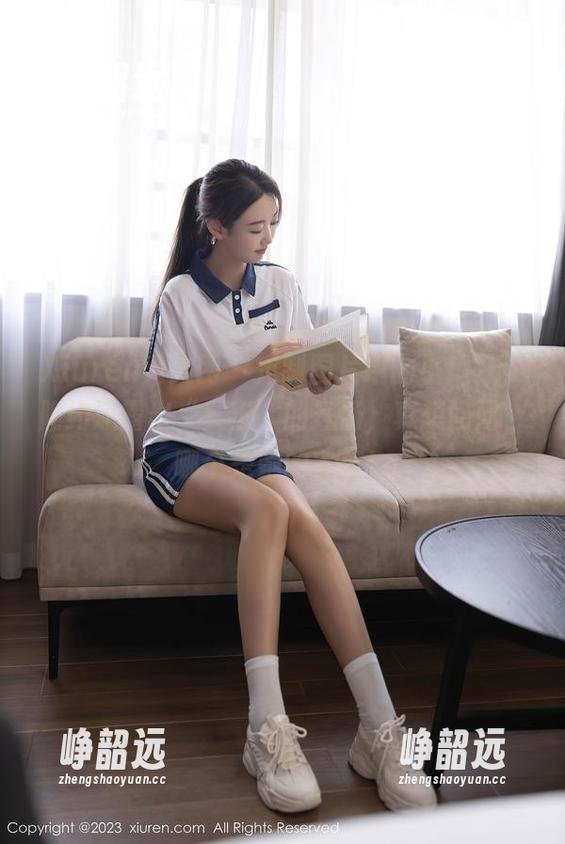Xiuren秀人网 - 定制图片中的小爪几，隐约流露出“女王”的气场，真想问问，哪个是她的宝座！