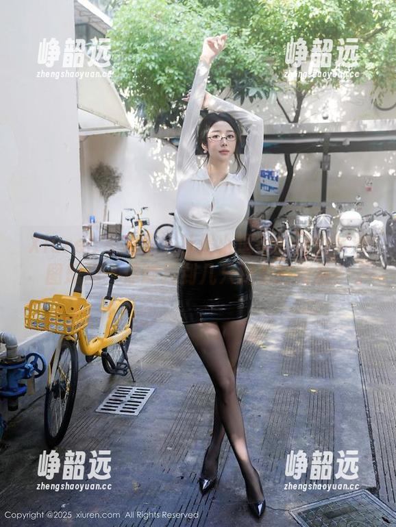 Xiuren秀人网 - 从是小逗逗的海边高清图册里，你能找到几只捣蛋的海星？