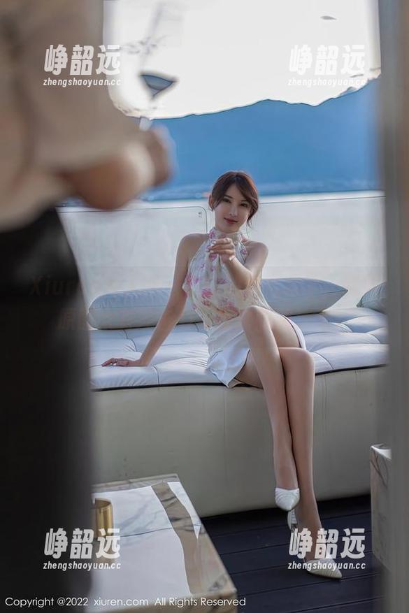 Xiuren秀人网 - 真实的梦然同学，制服原图太有冲击力，快拿眼睛消毒；
