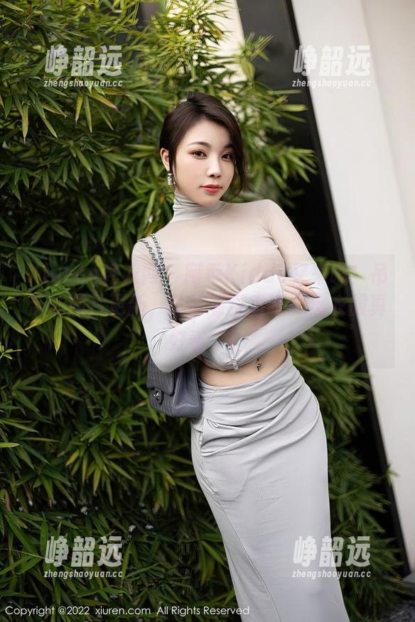 Xiuren秀人网 - 阿乖Kiddo又来啦！吊带的图片更新，让你看得直呼‘这衣服真好看’！