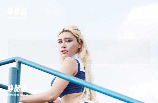 YouWu尤物馆 - 王紫琳的女王作品，下载后聊天时可以用“我跟女王有约”来扮酷！