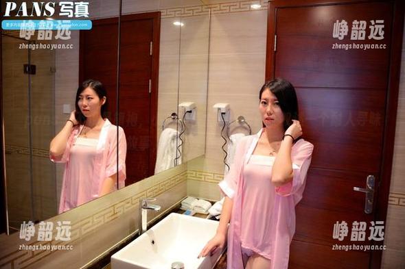 pans - 不仅是旗袍，小柔的每个姿势都像在叙述一个耐人寻味的故事，快来观看这个作品吧。