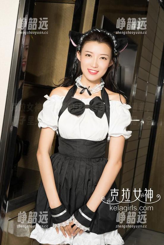 克拉女神 - 珊珊的短裙合集：看着看着，脑子里突然掠过“如果把她换成长裙，会不会好看？”的念头。