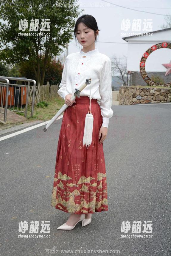 初夏女神 - 依依新作：穿上连体衣，我大胆预测她会找到甜蜜事业！