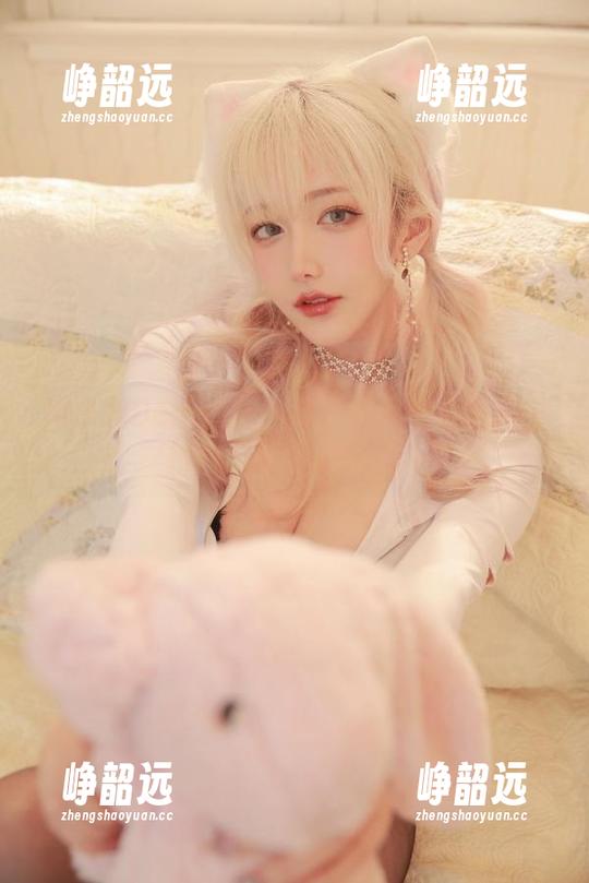 啾小妍Deer在线：猫女模样真是别具一格，忍不住多瞧几眼