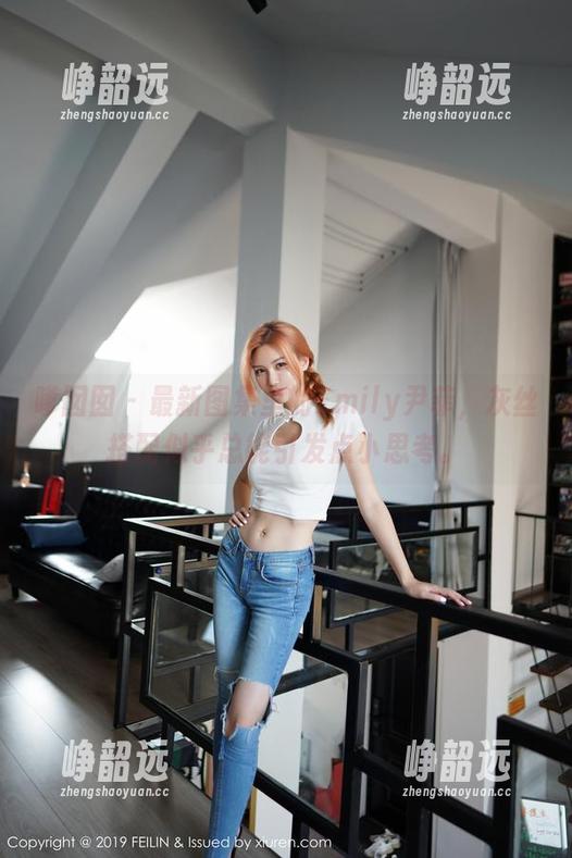 嗲囡囡 - 最新图集里的Emily尹菲，灰丝搭配似乎总能引发点小思考。
