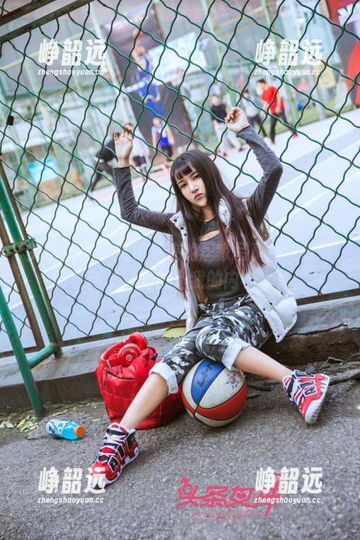 头条女神 - 突如其来的居家写真——杜菲菲更新了，居然是我的内衣背景！
