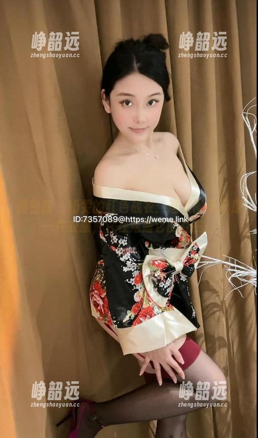 微密圈 - 奶雯的红色战衣：这美图不只是一件衣服，它在炫耀它的存在。