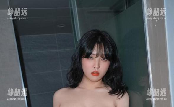 宋哈娜 旗袍和宋哈娜,图片里的悠然,似乎在说些言外之意?