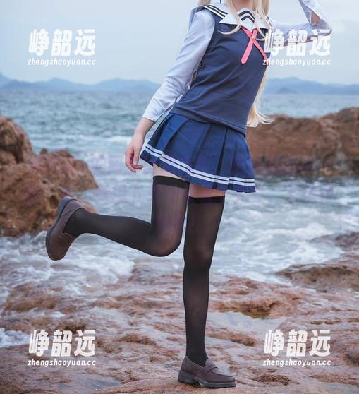 封疆疆v的阿尔比恩旗袍，跟我想的不一样，唉，真想下载下来看个究竟，表情很复杂！