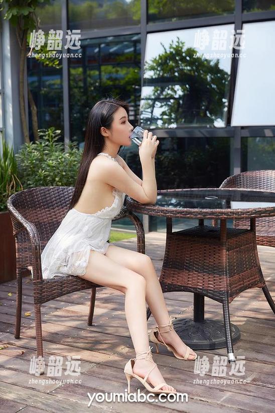 尤蜜荟 - 尹菲“迷离夜”里的私房情愫，哪张图片能让你多看一眼？