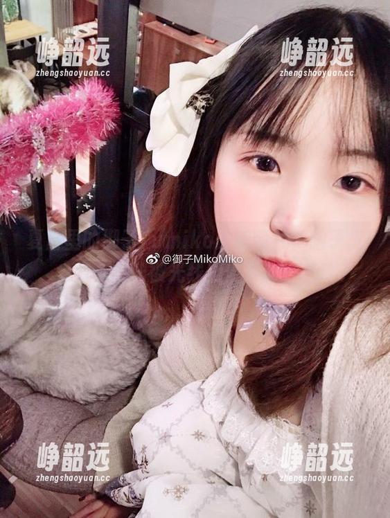 夏日里的御子Yumiko最新图片，脑子里估计被光线照傻了。