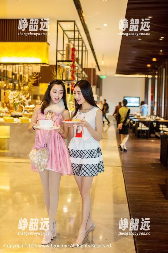 推女神 - 马路边的战姝羽Zina，JK套图一键召唤，完美美图随时来！