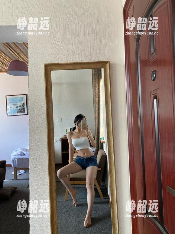 微密圈 - 文茜cool红裙展现自我，免费获取优雅资源快来找我吧！