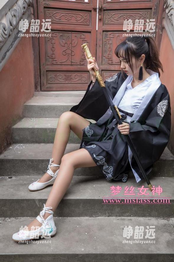 梦丝女神 - 香萱牛仔裤分享：请稳住，观看前请自备纸巾擦口水！