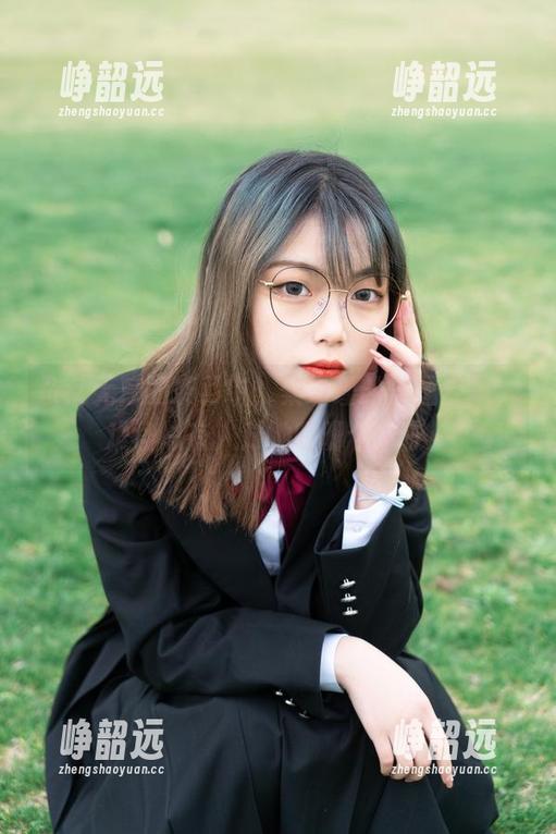 梨瑾瑾 杂乱无序的茶羽中,梨瑾瑾的美图合集,难怪总有人对她叨叨个不停!