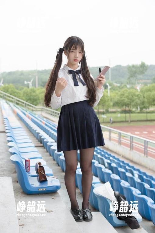森萝财团黑丝学生妹，图集里演绎清新小心机！