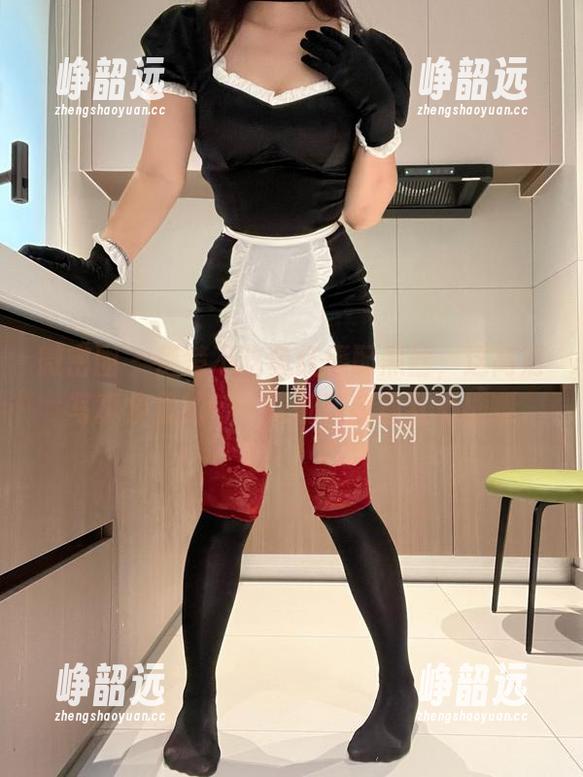 微密圈 - 楚楚不吃鱼红唇配黑丝，这高清写真集里的每一张都叫我意乱心横啊