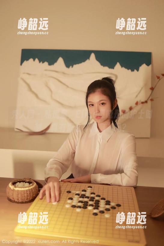 秀人网 - 私房里，Elise谭晓彤的护士时刻，真有那么“治愈”吗？