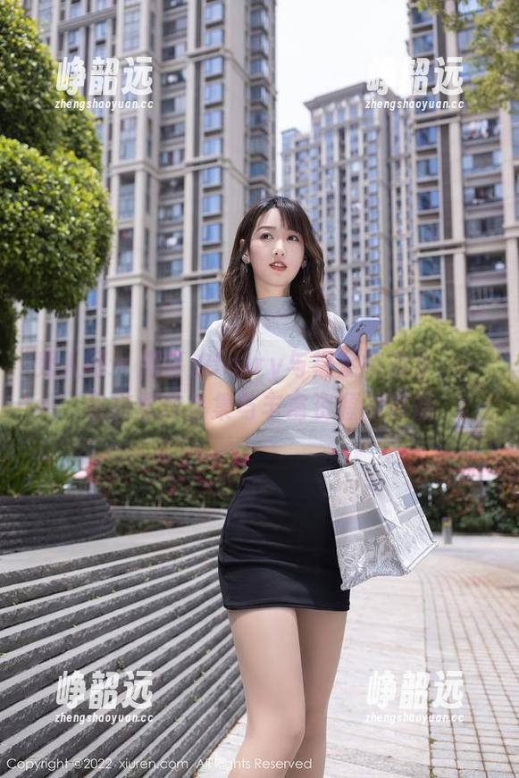 秀人网 - 周慕汐fairy与裸足的漫步：一份随机作品集与丰富资源的串烧