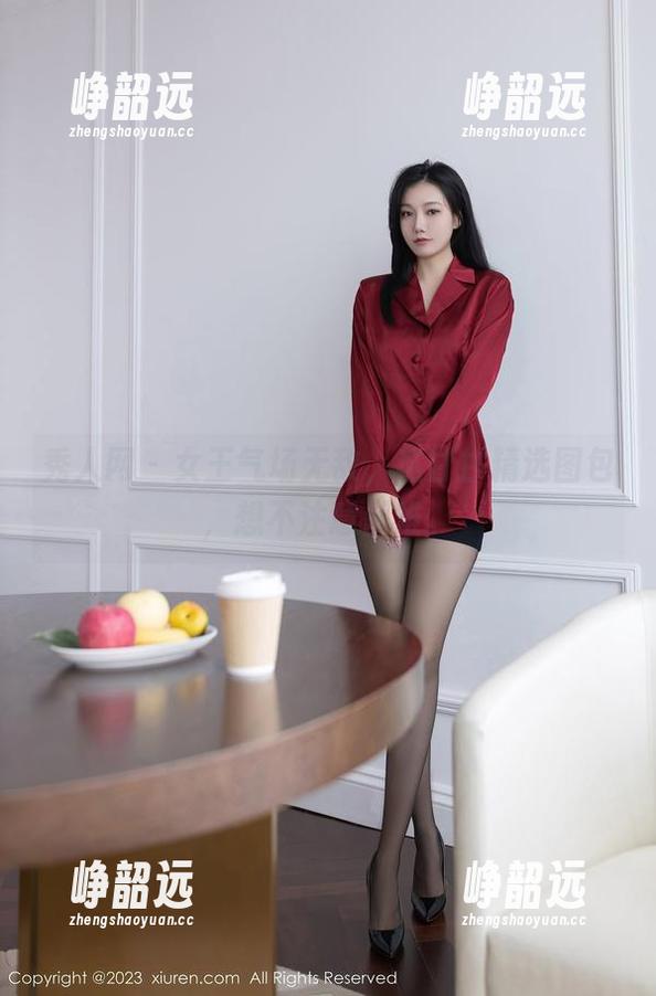 秀人网 - 女王气场无敌，燕甘甘精选图包，想不注意都难。