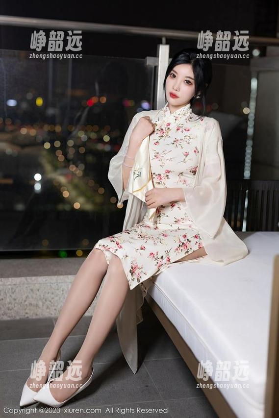 秀人网 - 陆萱雅作品：泳装中的哲学思考，也许我穿上去，只是为了让水鸟们受惊。