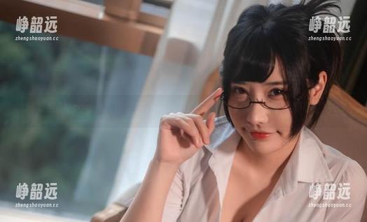 糖果果Candy的灰色卫衣要逆袭了！这不又开个cos图册发布会吗？