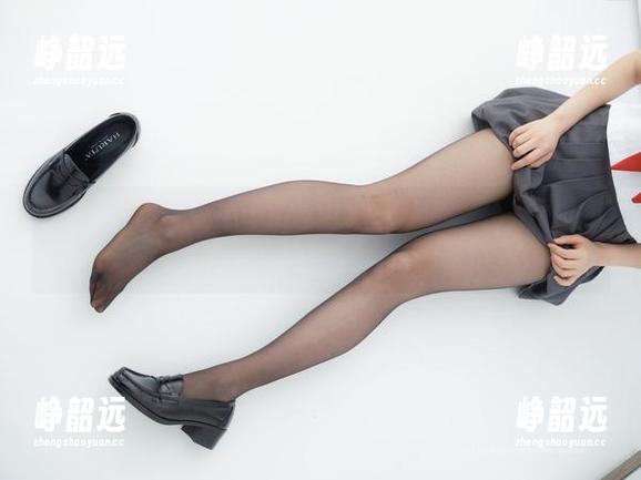 紧急企划 - 小恩的JK经典，分享给你她发现的“裙摆和微风”的最佳搭配！
