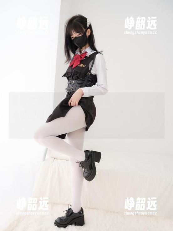 紧急企划 - 来自林书辞的瑜伽写真，放松心情的同时，别忘了多喝水哦，别摔着了！