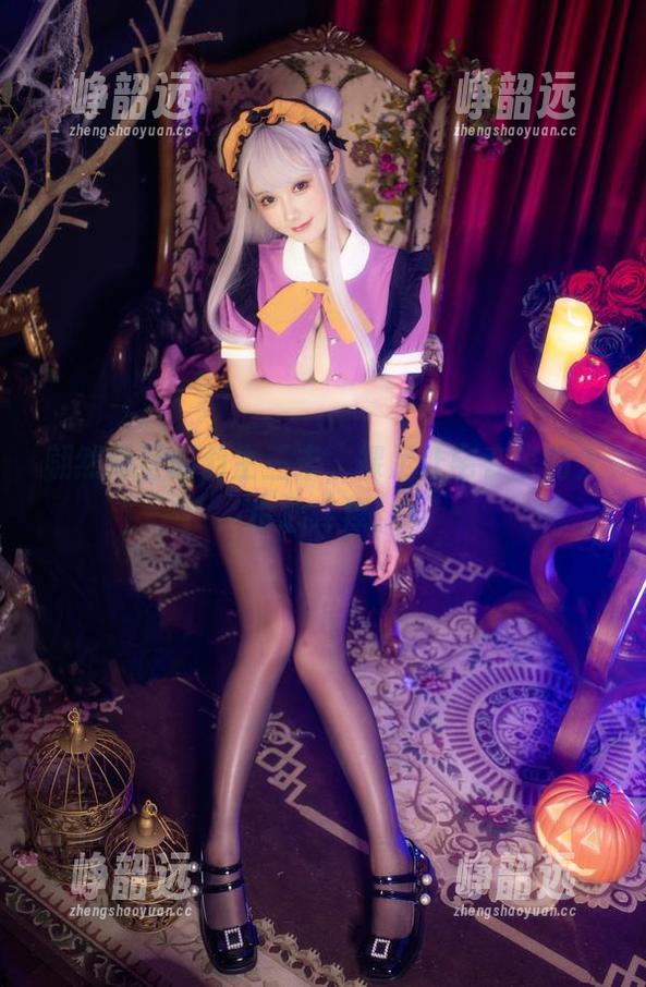 翩然而至的羽生三未，裸足让宅在家的人也心痒痒。