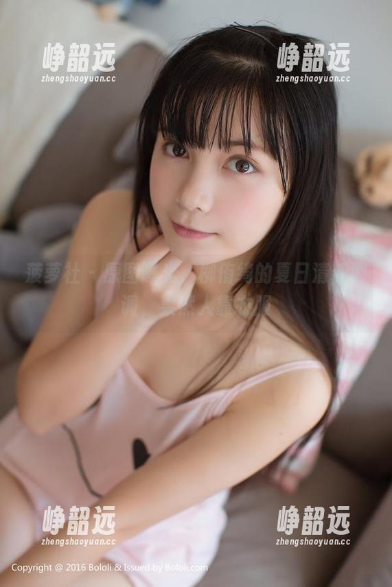 菠萝社 - 原图曝光，柳侑绮的夏日清新调调，果然人靠衣服