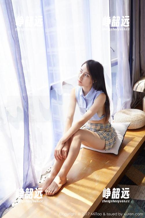 蜜桃社 - 短裙资源由木奈奈奉上——无意中开启一场恶作剧。