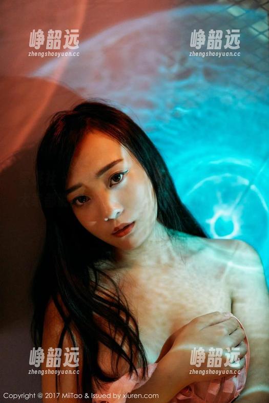 蜜桃社 - 静香Mandy精选运动合集——大家都说我运动会流汗，可我看她是提着水壶！
