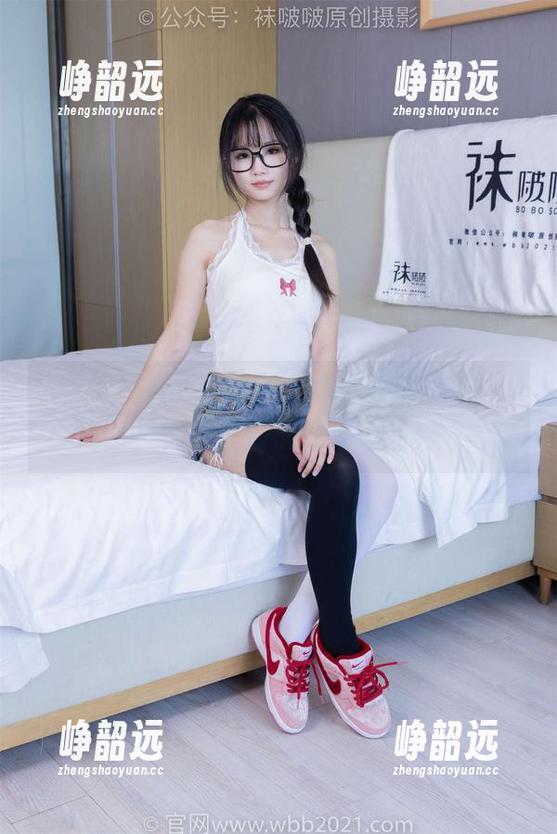 袜啵啵 - 小甜豆的OL写真，真够“职场风”！照片里都是职场繆思吗？