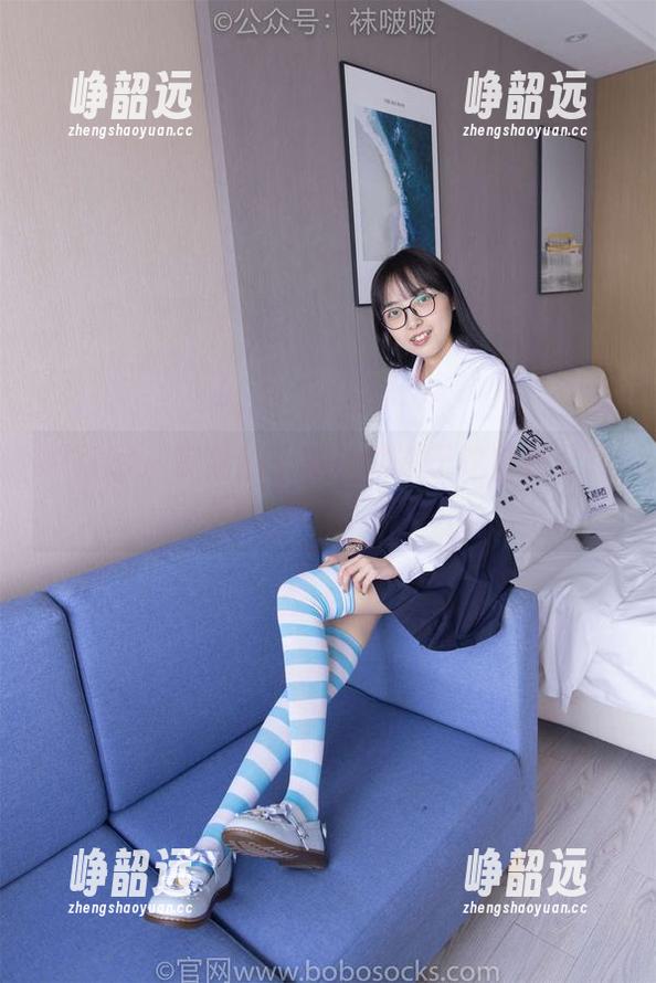 袜啵啵 - 其实糯米的福利在于这些裸足写真：轻松又撩人