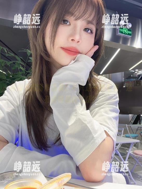闪月半高清作品集：不只是一件毛衣，还有点特别的气质！
