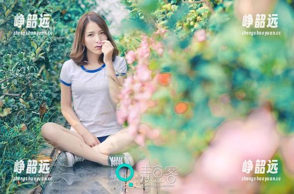 青豆客 - 施忆佳Kitty酱的棉袜：这才是穿袜子的正确姿势！精选作品集，不得不看！