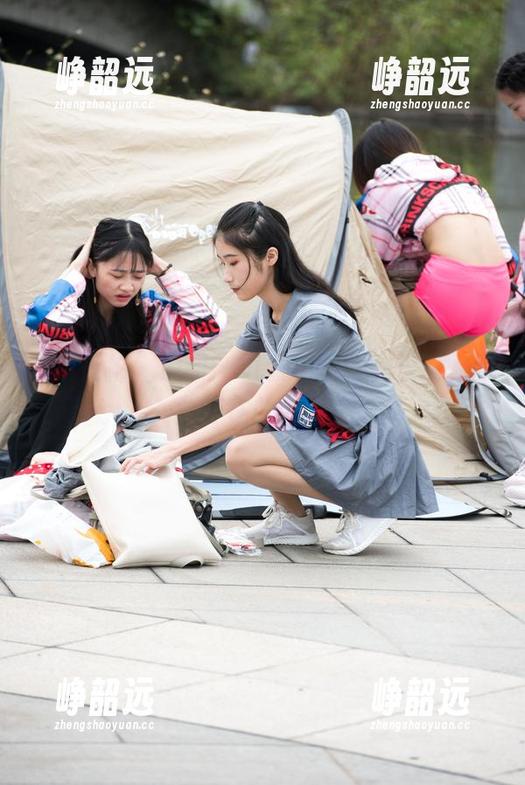 魔镜街拍 - 原图：OL黑丝的工作攻略，婷婷在此带路