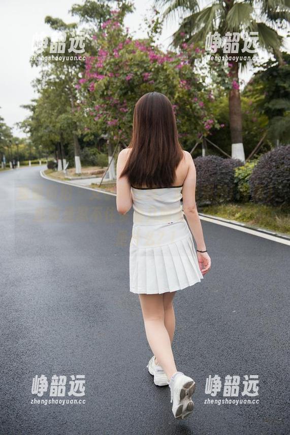 魔镜街拍 - 艾小青在线：旗袍街拍(图集)，我真是忍不住多看几眼啊，旗袍的魅力是什么？!